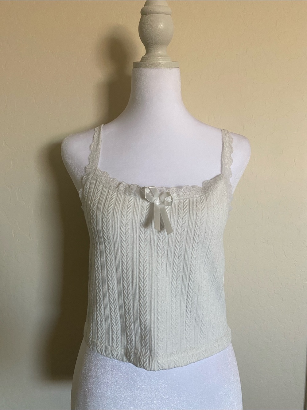 Junior’s White Lace Trimmed Tank Top
